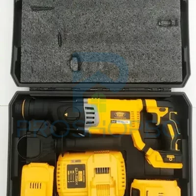 Акумулаторен перфоратор VERMARK STARKE 24V/6Ah Акумулаторният перфоратор VERMARK STARKE 24V/6Ah е мощен и универсален инструмент, създаден за ефективно пробиване в бетон, тухла и зидария с диаметър до 26 мм. Благодарение на литиево-йонната батерия 24V с капацитет 6Ah, този перфоратор осигурява дълъг живот на батерията и максимална производителност при работа. Със сила на удара 2.6 J и честота на ударите 0-5680 min⁻¹, перфораторът предлага отлична ефективност дори при работа с твърди материали. Захватът тип SDS-plus гарантира лесна и бърза смяна на свредлата без нужда от допълнителни инструменти. Компактният и лек дизайн с тегло от 2.76 кг осигурява удобство при продължителна употреба.